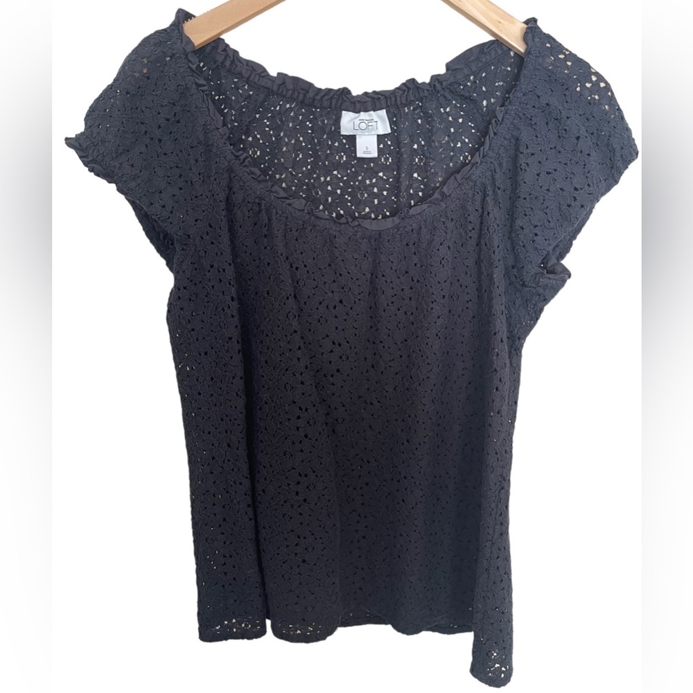 Ann Taylor Loft, eyelet, cap-sleeve blouse. Size Small